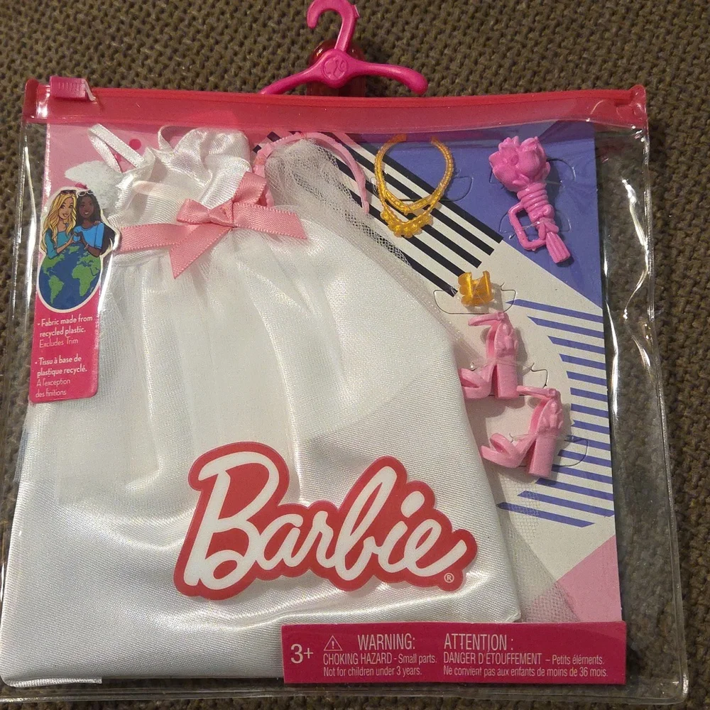 Barbie  Fashion Packs with Accessories - Picture 4 of 7